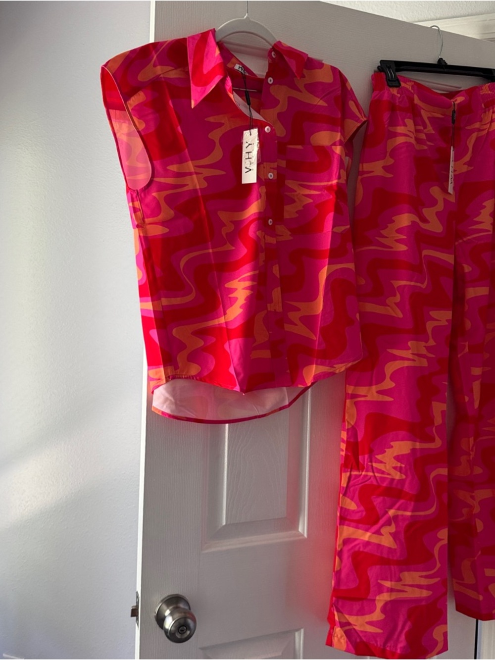 WHY boutique brand Vibrant Pink & Orange Wave Print Button-Up Top